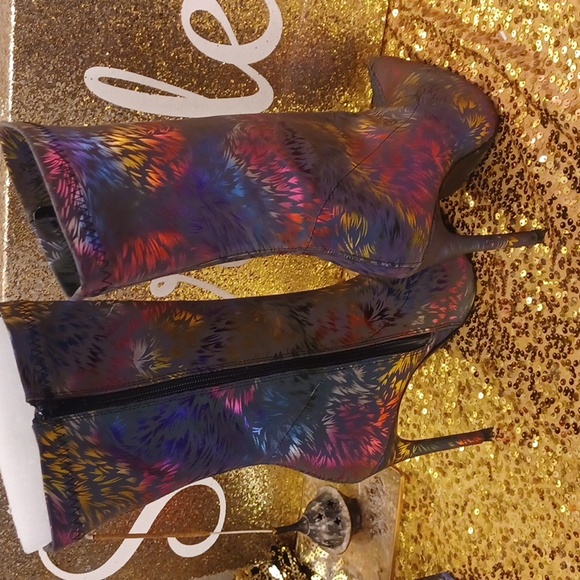 Glam Boots - Picture 2 of 4